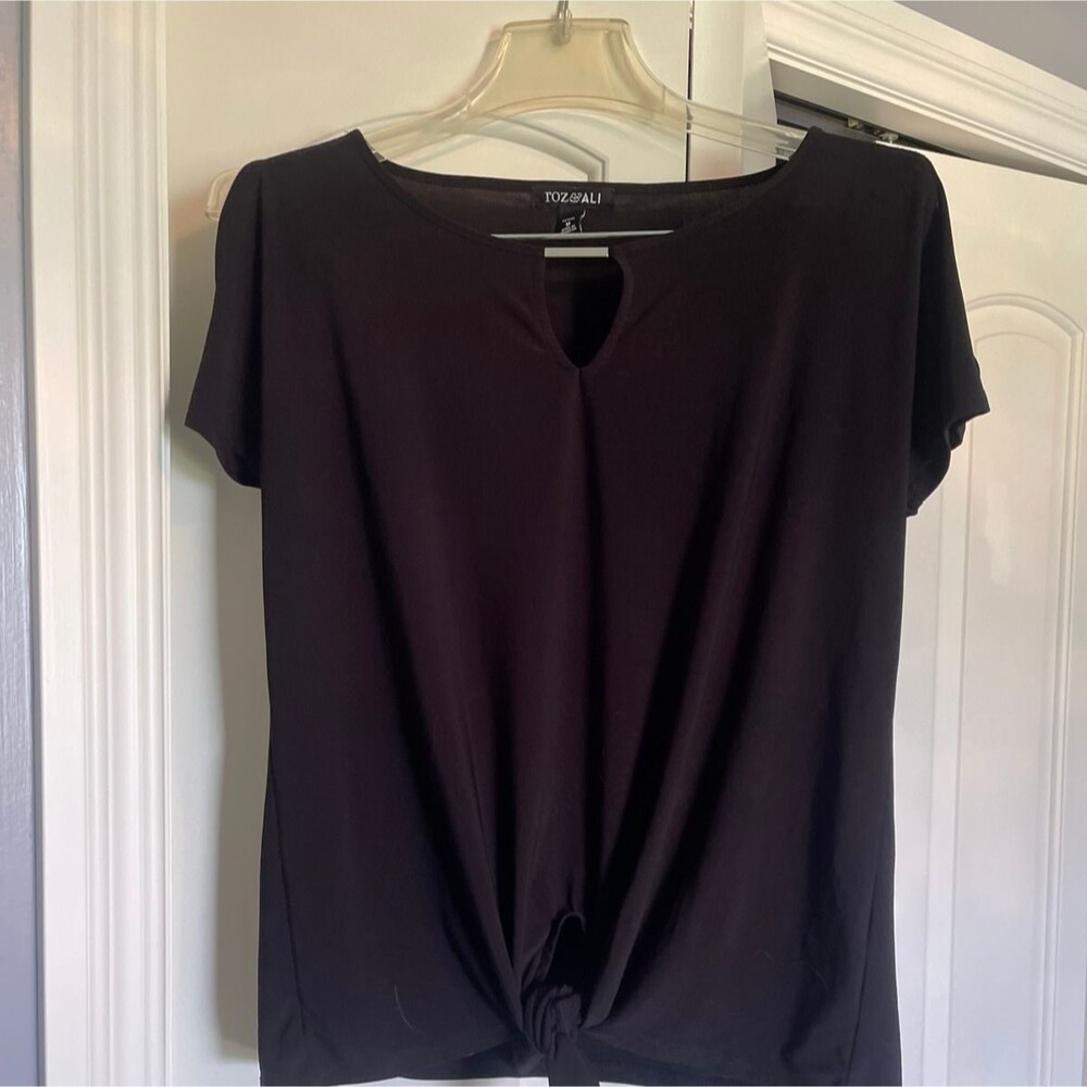 Roz & Ali black keyhole neck blouse with Peek-A-Boo shoulders Sz M